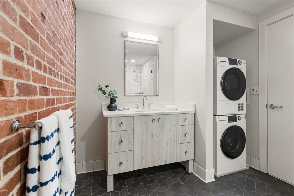63 Melcher Street, Unit 301 Boston, MA 02210 - Photo 14 of 18