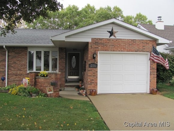 206 Astoria Road Springfield, IL 62704 - Photo 1 of 18