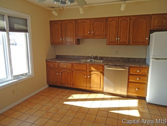 206 Astoria Road Springfield, IL 62704 - Photo 3 of 18