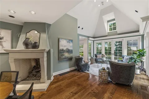 $2,100,000 | 2211 West 69th Terrace, Mission Hills, KS 66208