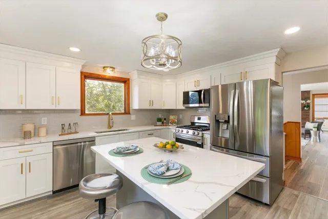 $899,999 | 270 Lowell Street, Wakefield, MA 01880