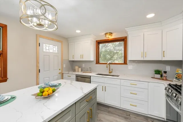 $899,999 | 270 Lowell Street, Wakefield, MA 01880