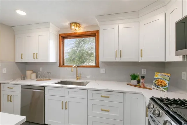 $899,999 | 270 Lowell Street, Wakefield, MA 01880