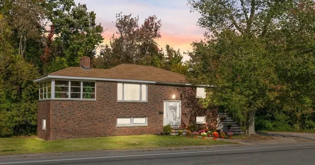 $899,999 | 270 Lowell Street, Wakefield, MA 01880