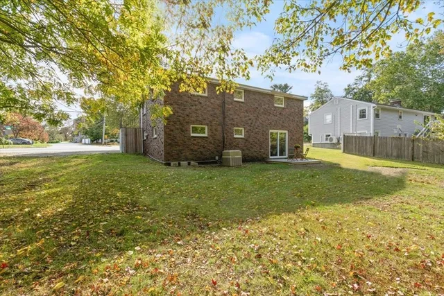 $899,999 | 270 Lowell Street, Wakefield, MA 01880