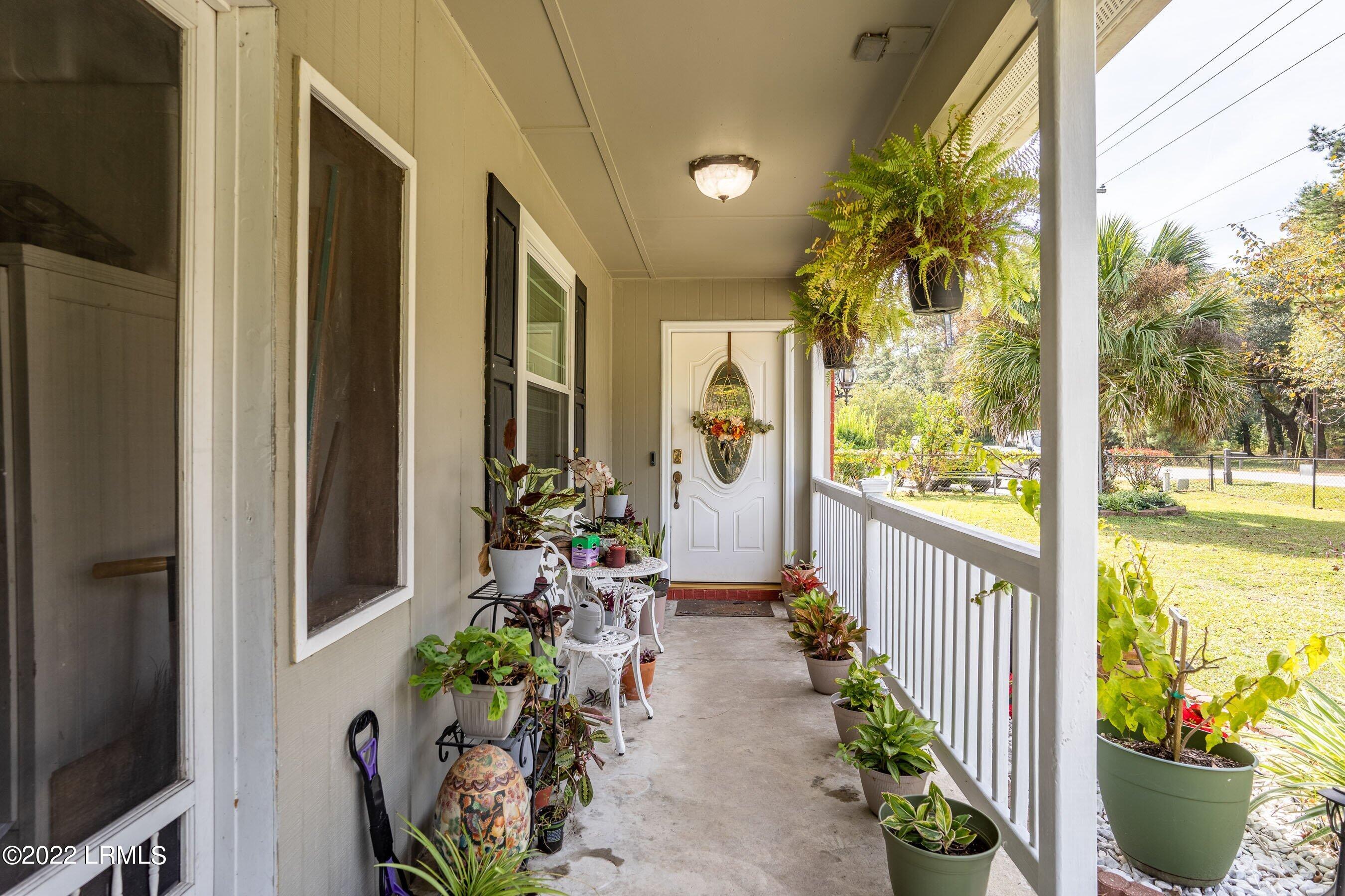 19 Castle Rock Road Beaufort, SC 29906 - Photo 10 of 29 DSC06090-HDR-1.jpg-SMALL