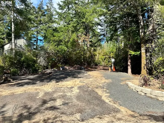 $99,000 | 253 Outer Drive, Florence, OR 97439