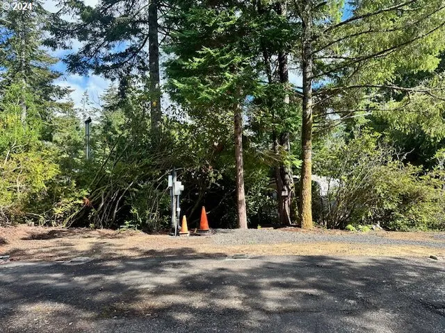 $99,000 | 253 Outer Drive, Florence, OR 97439