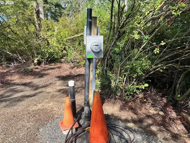 $99,000 | 253 Outer Drive, Florence, OR 97439