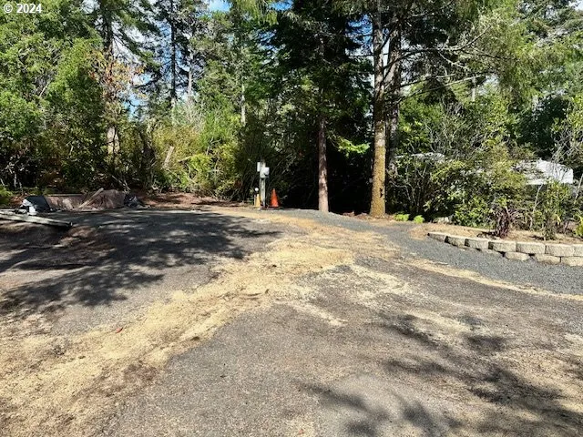 $99,000 | 253 Outer Drive, Florence, OR 97439