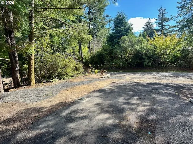 $99,000 | 253 Outer Drive, Florence, OR 97439