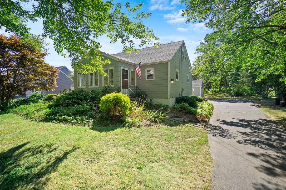 31 Langworthy Road Westerly, RI 02891 - Photo 2 of 40