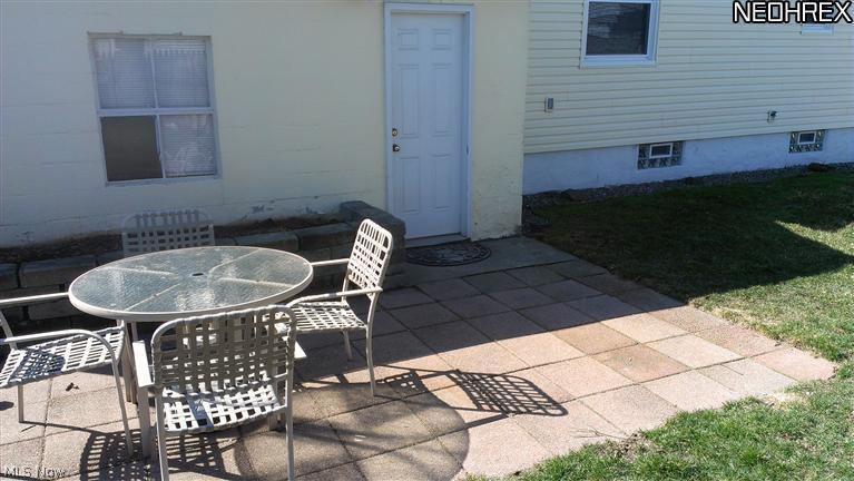 937 Reed Avenue Akron, OH 44306 - Photo 9 of 11 Back patio