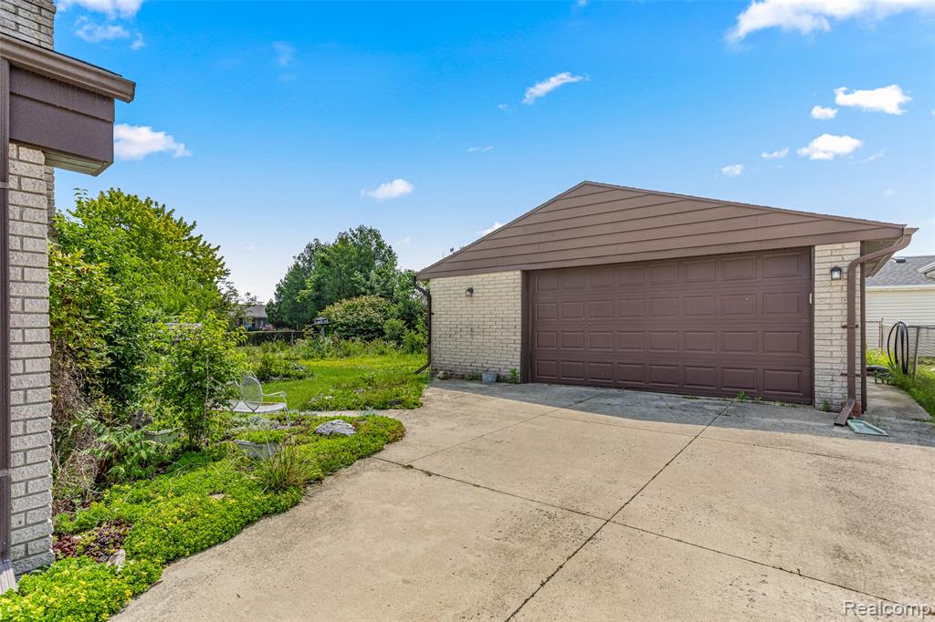 20227 Roche Road Trenton, MI 48183 - Photo 27 of 31 Gallery Image 27