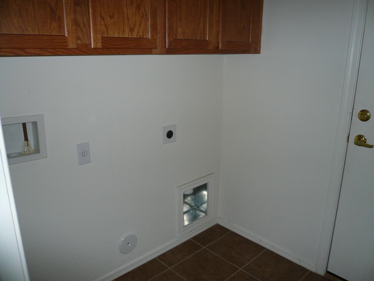 6870 West Carson Road Laveen, AZ 85339 - Photo 7 of 15 LAUNDRY AREA