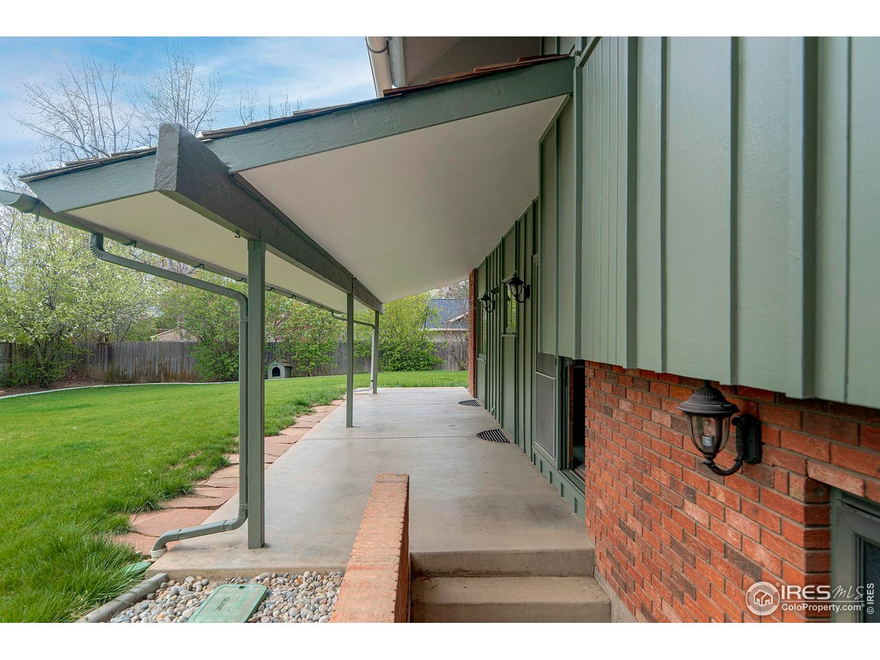 6844 Roaring Fork Trail Boulder, CO 80301 - Photo 29 of 37 a view of a backyard