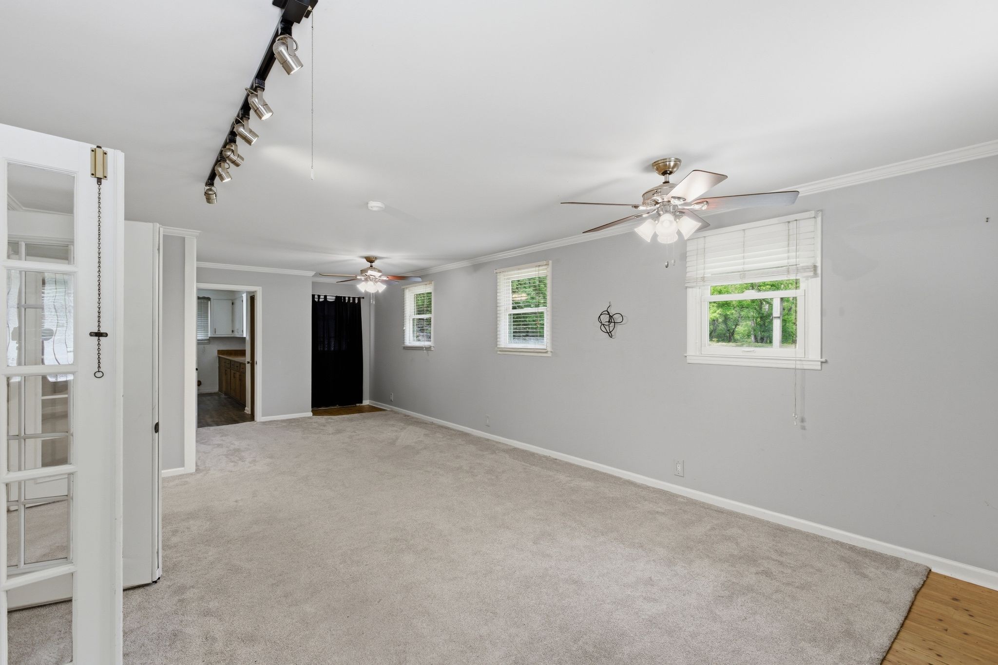 580 Defeated Creek Road Centerville, TN 37033 - Photo 21 of 71 en view interior of a house with an entryway