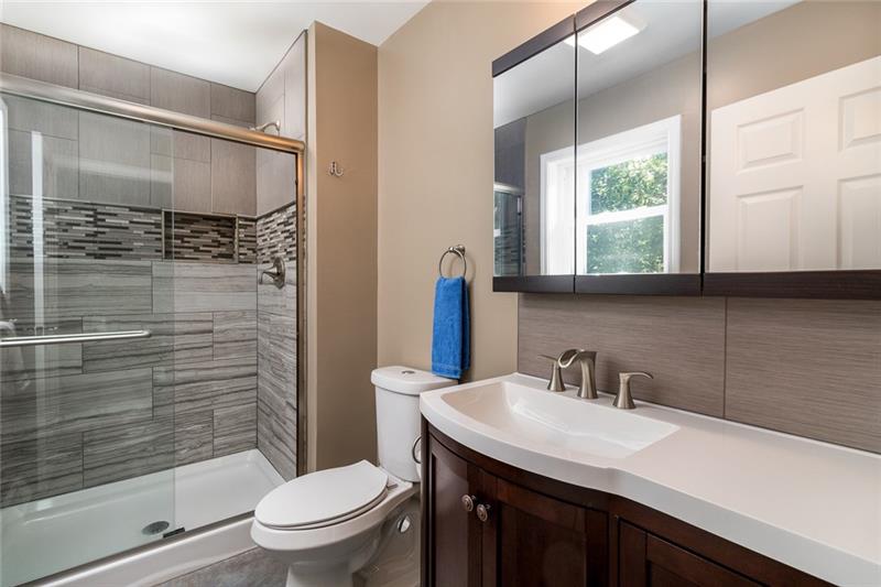 2500 Oakhill Road Gibsonia, PA 15044 - Photo 16 of 25 Master Bathroom