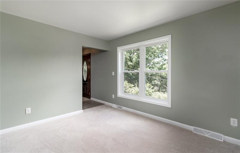 2500 Oakhill Road Gibsonia, PA 15044 - Photo 5 of 25 Living Room