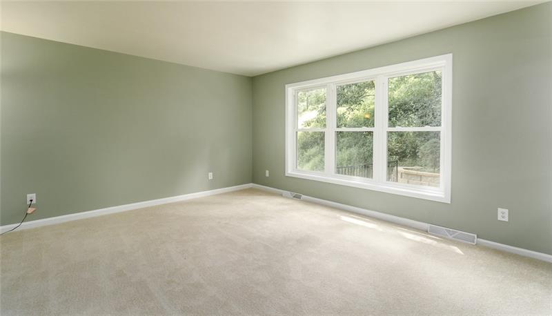 2500 Oakhill Road Gibsonia, PA 15044 - Photo 8 of 25 Family Room