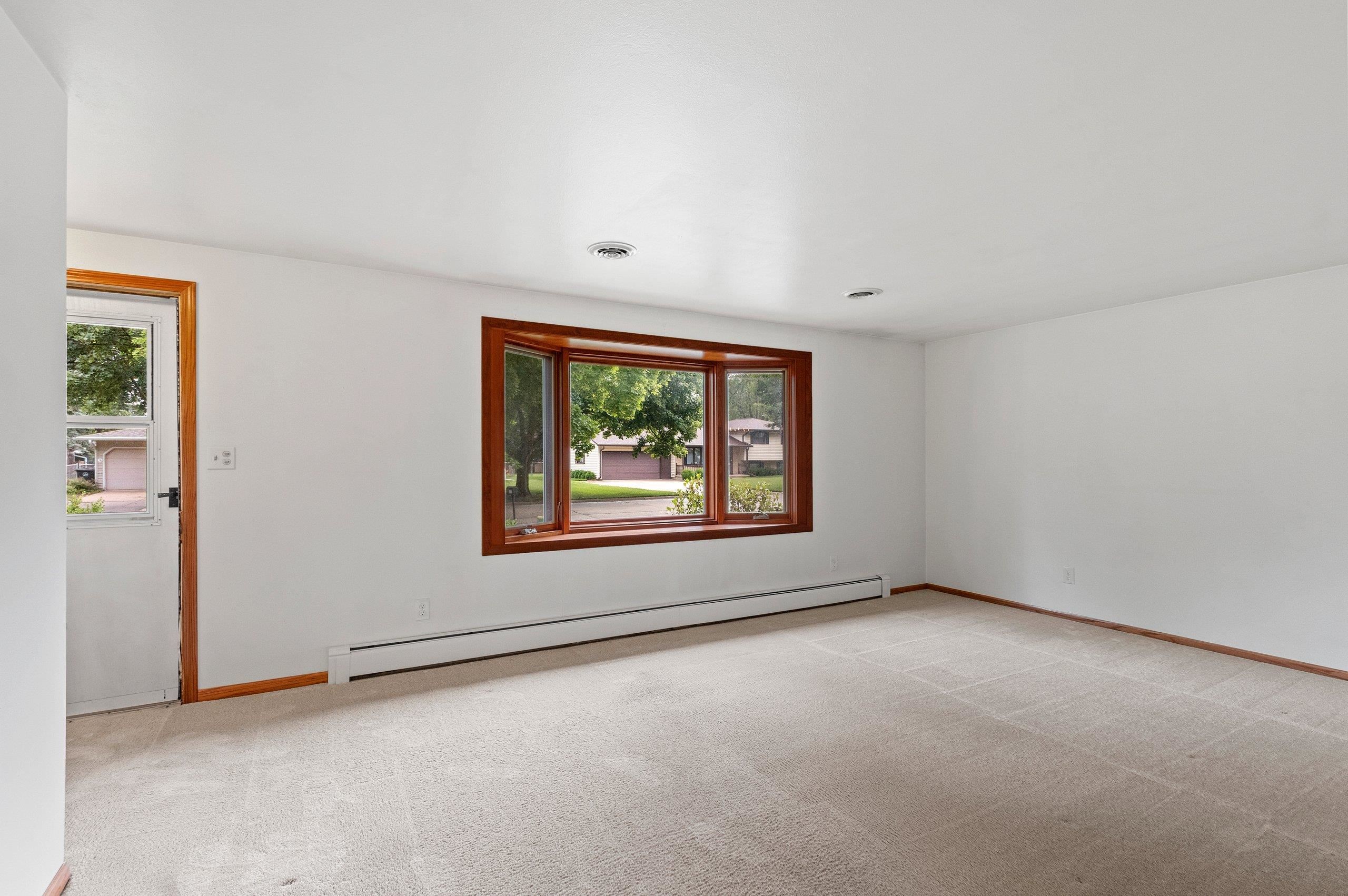 1203 Valleyview Road Green Bay, WI 54304 - Photo 19 of 81