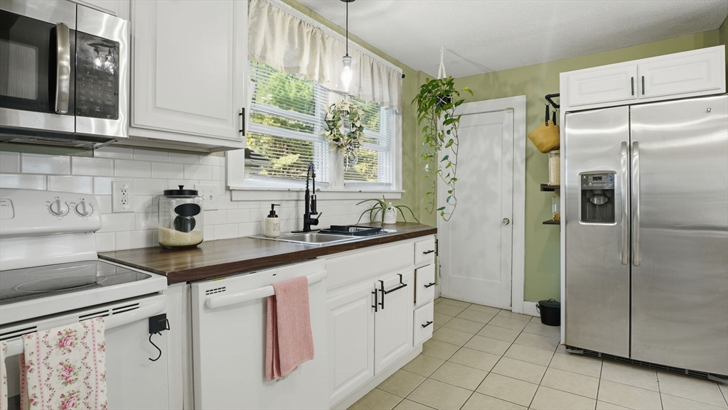 87 Lakevilla Avenue Springfield, MA 01109 - Photo 17 of 39