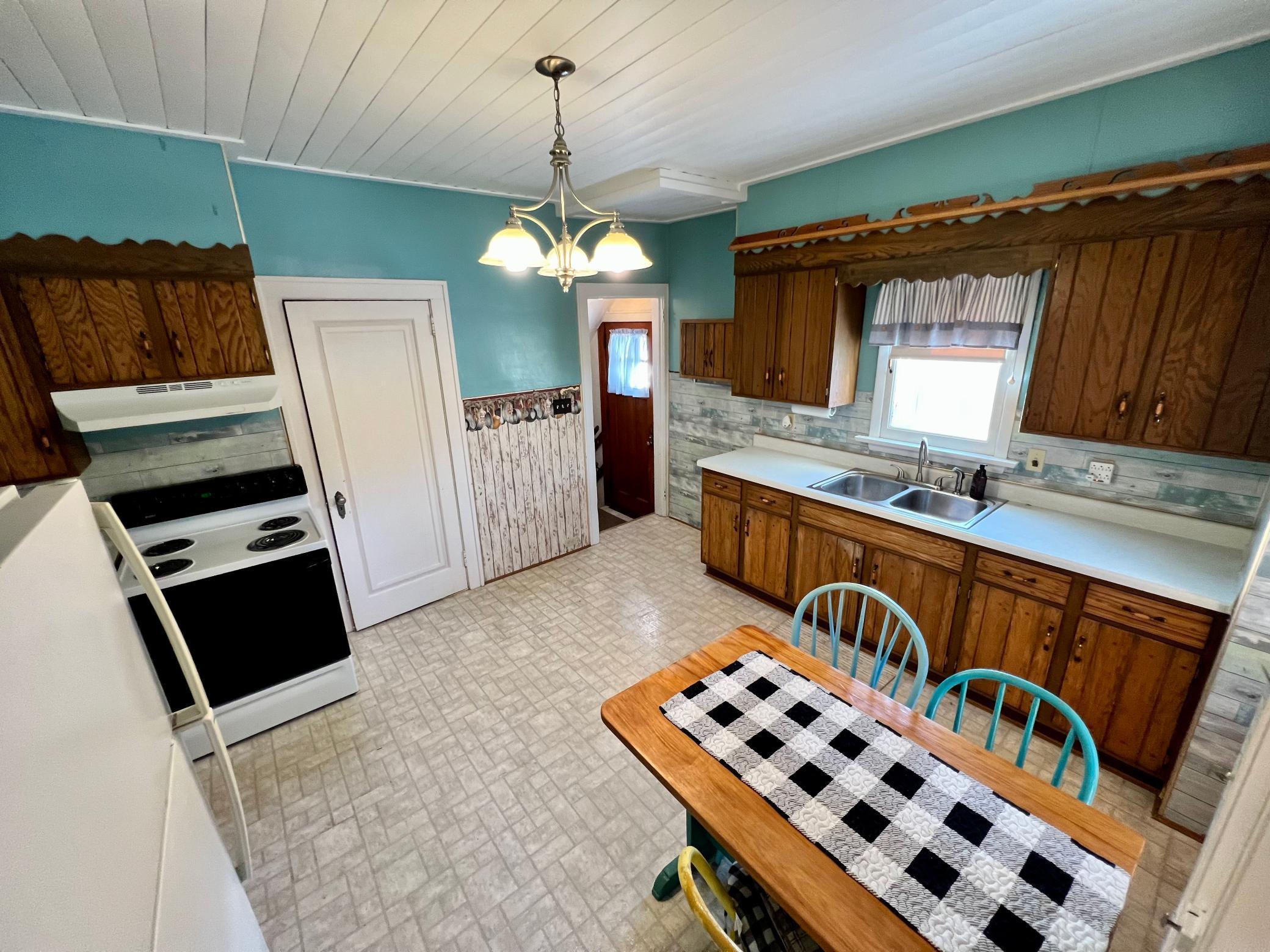 116 4th Avenue Bovey, MN 55709 - Photo 8 of 35