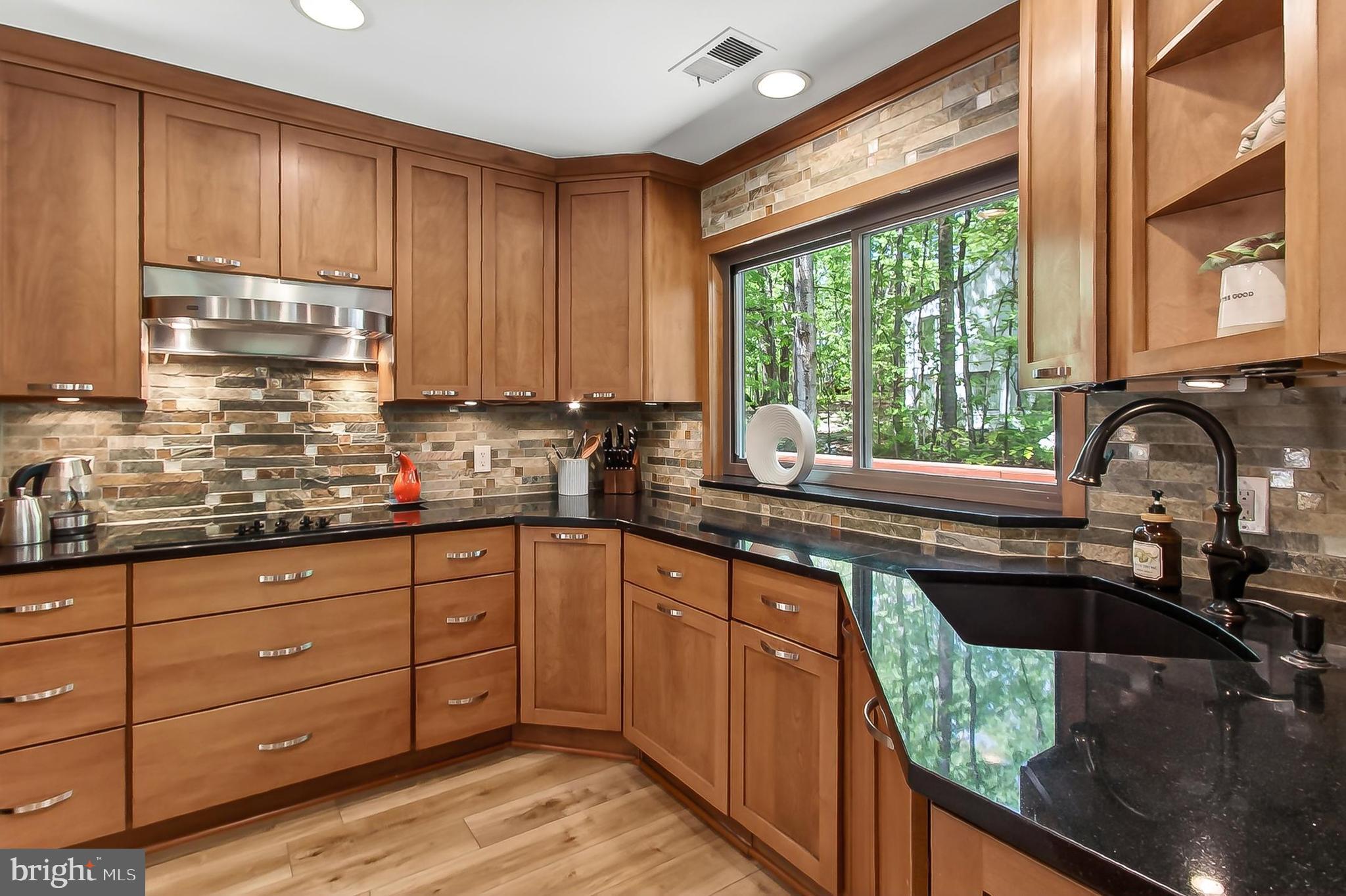 10714 Midsummer Drive Reston, VA 20191 - Photo 8 of 60