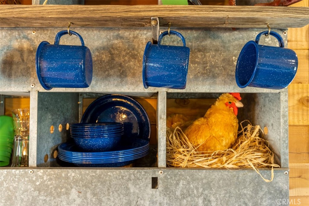 30415 Chihuahua Valley Road Warner Springs, CA 92086 - Photo 9 of 75 a room with two chair and a potted plant