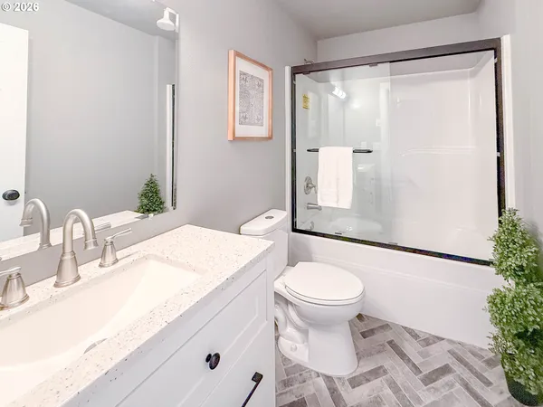 $425,000 | 2382 East Irwin Way, Eugene, OR 97402