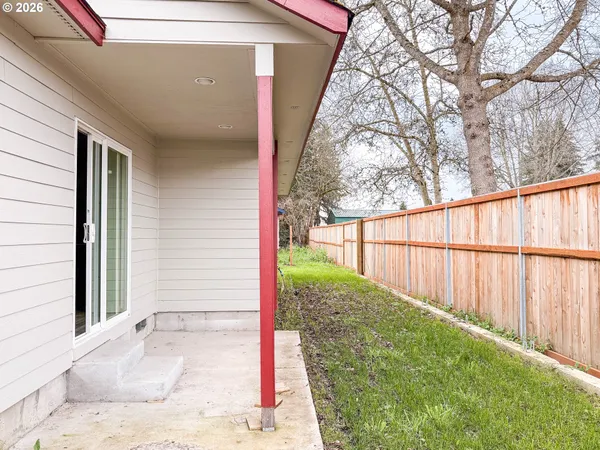 $425,000 | 2382 East Irwin Way, Eugene, OR 97402