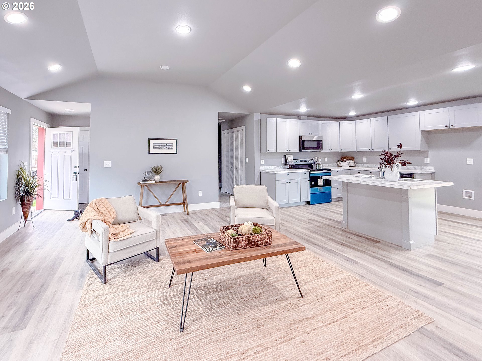 2382 East Irwin Way Eugene, OR 97402 - Photo 4 of 23