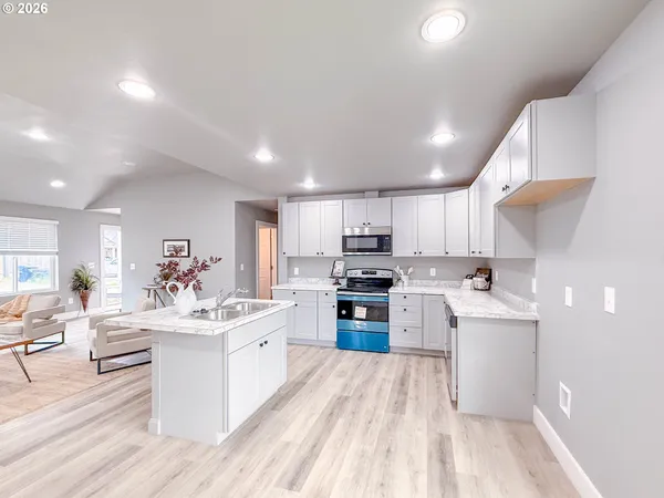 $425,000 | 2382 East Irwin Way, Eugene, OR 97402