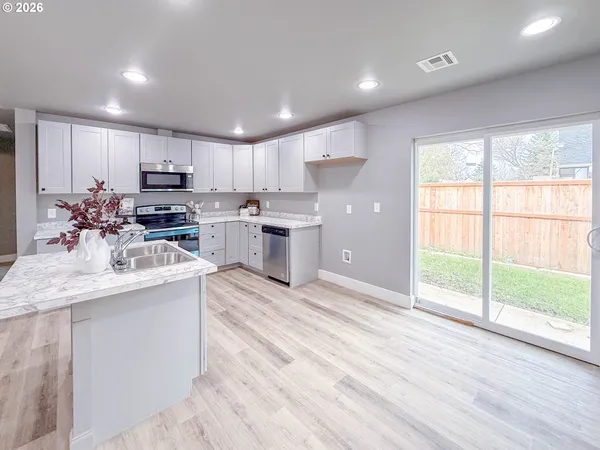 $425,000 | 2382 East Irwin Way, Eugene, OR 97402