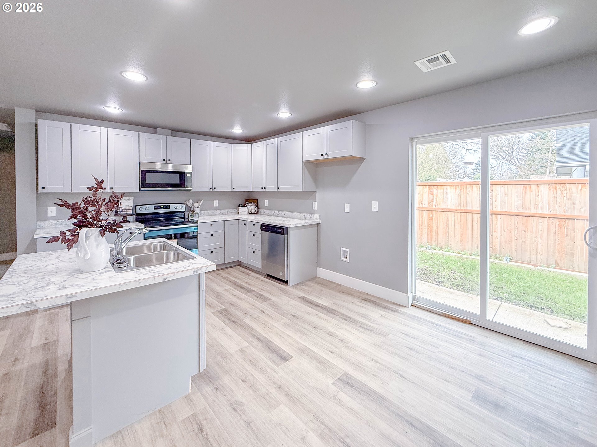 2382 East Irwin Way Eugene, OR 97402 - Photo 9 of 23