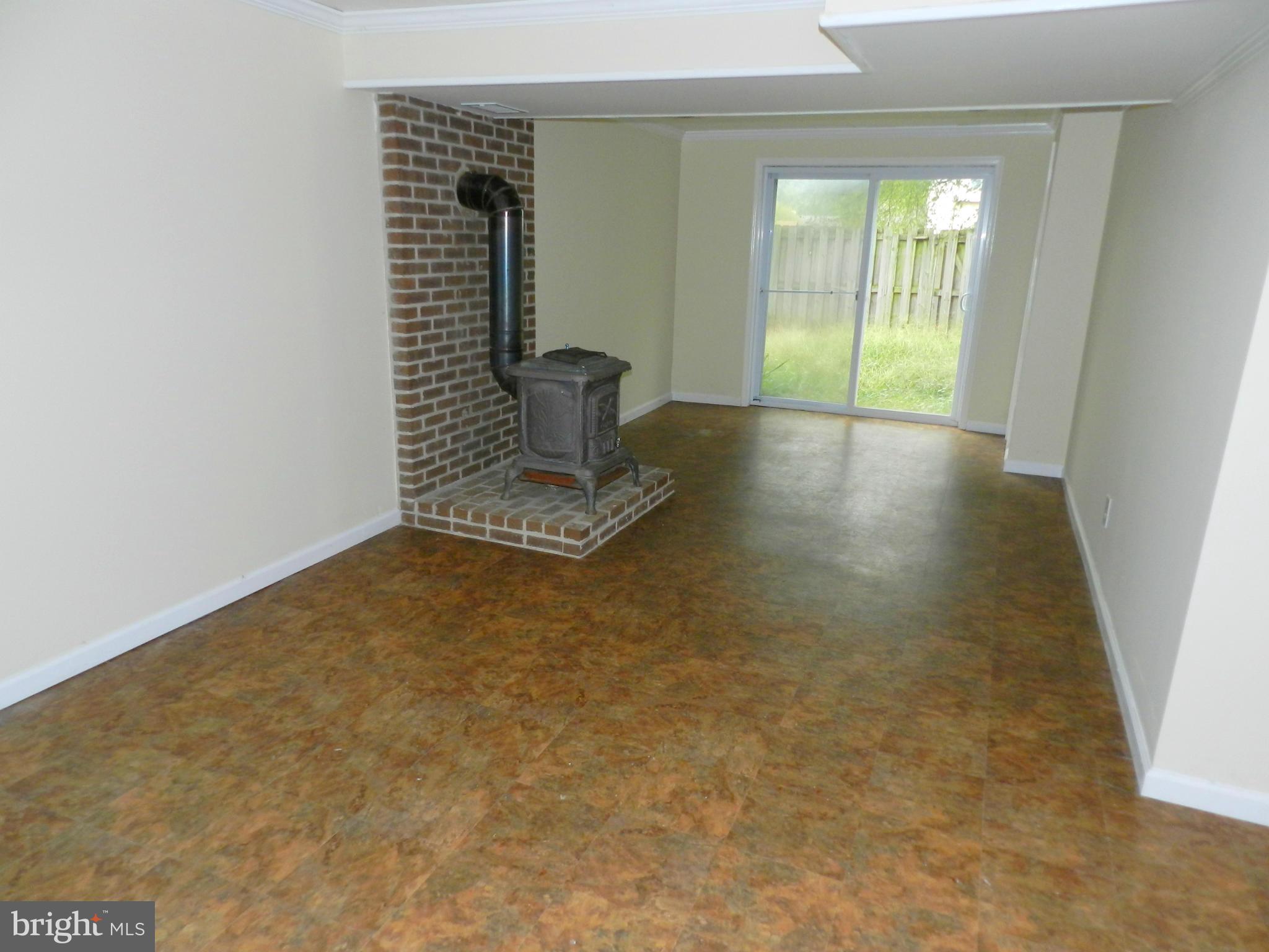 17567 Kohlhoss Road Poolesville, MD 20837 - Photo 22 of 25 an empty room with windows