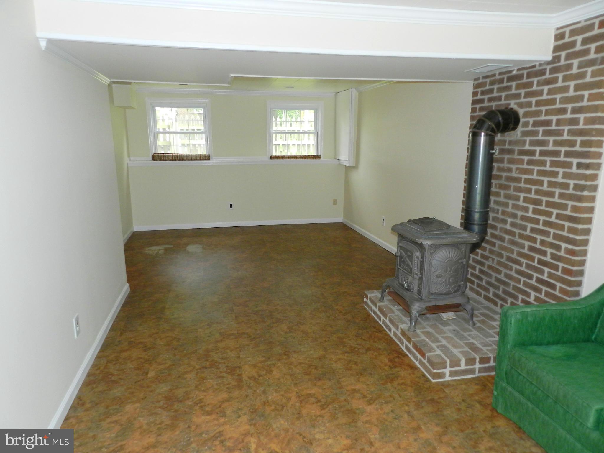 17567 Kohlhoss Road Poolesville, MD 20837 - Photo 23 of 25 an empty room with windows