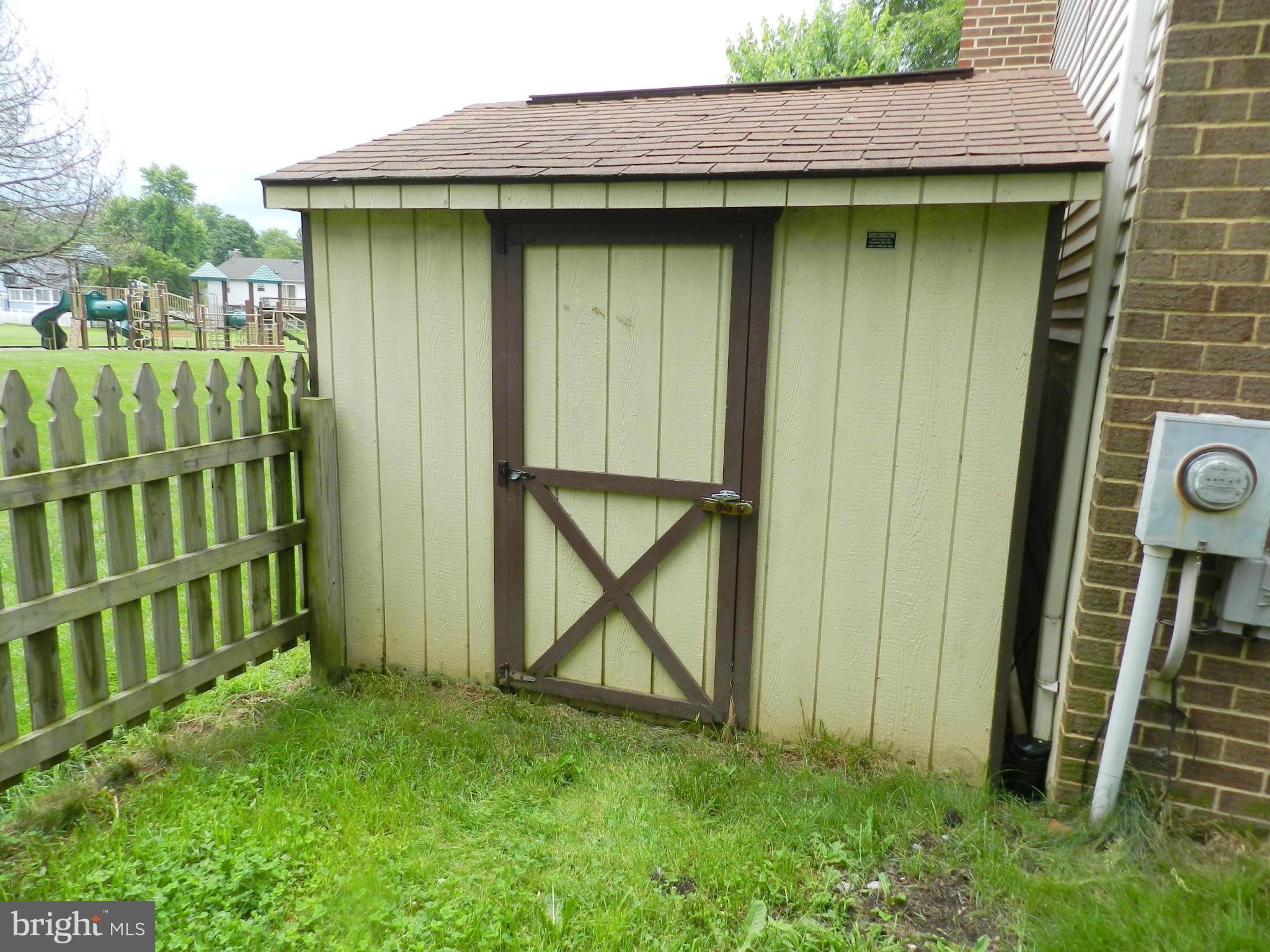 17567 Kohlhoss Road Poolesville, MD 20837 - Photo 8 of 25 a backyard of a house with lots of green space