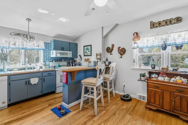 $524,900 | 105 Plain Street, Easthampton, MA 01027