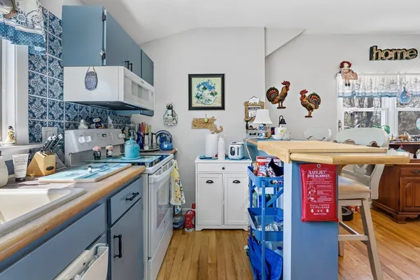 $524,900 | 105 Plain Street, Easthampton, MA 01027