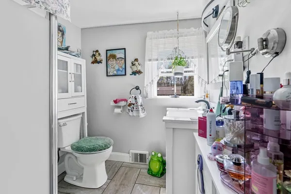 $524,900 | 105 Plain Street, Easthampton, MA 01027