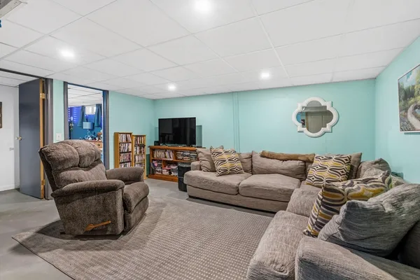 $524,900 | 105 Plain Street, Easthampton, MA 01027