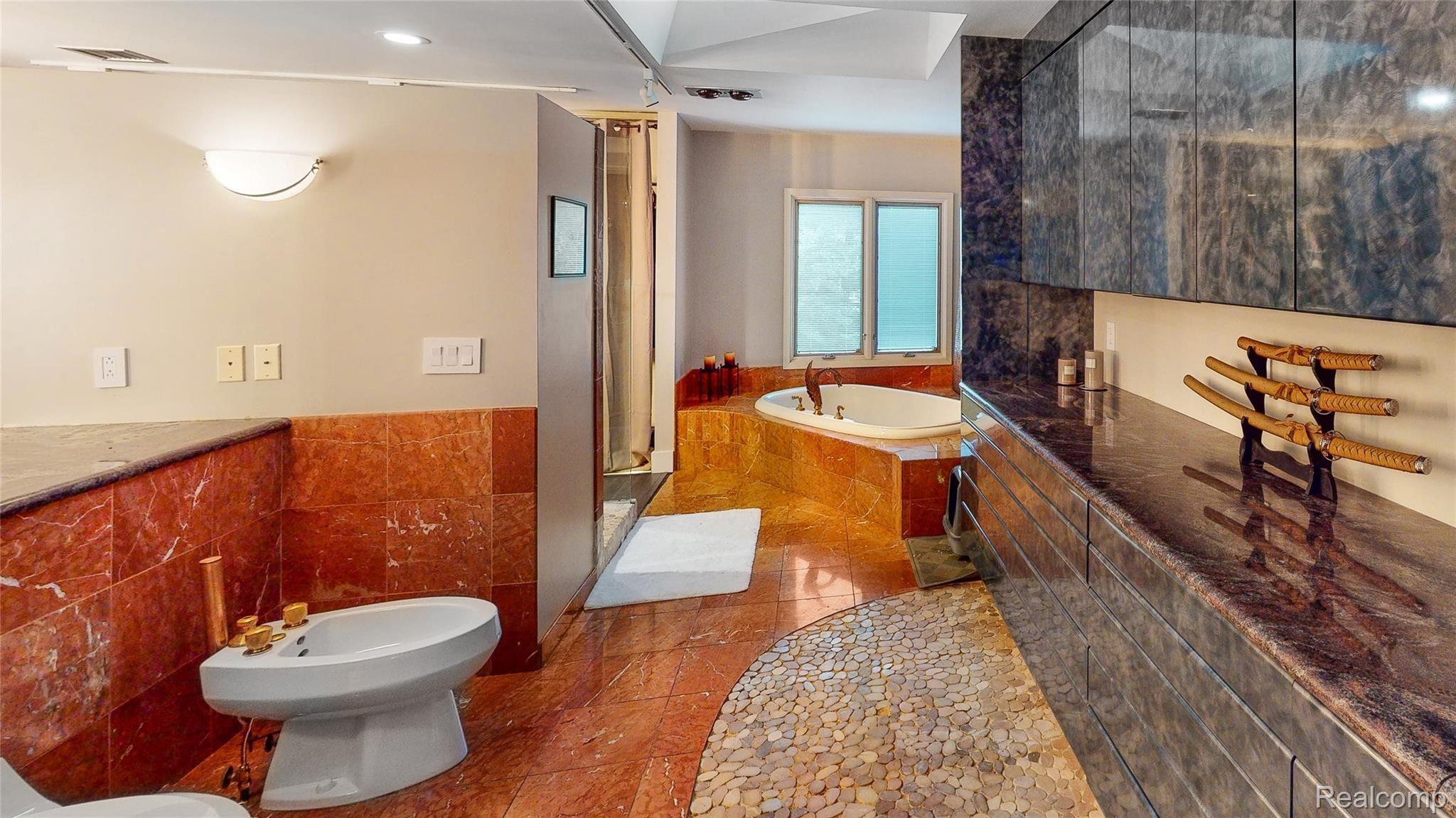475 Goodhue Road Bloomfield Hills, MI 48304 - Photo 29 of 84 Welcome-To-475-Goodhue-Court-28-Master-Bathroom.jpg