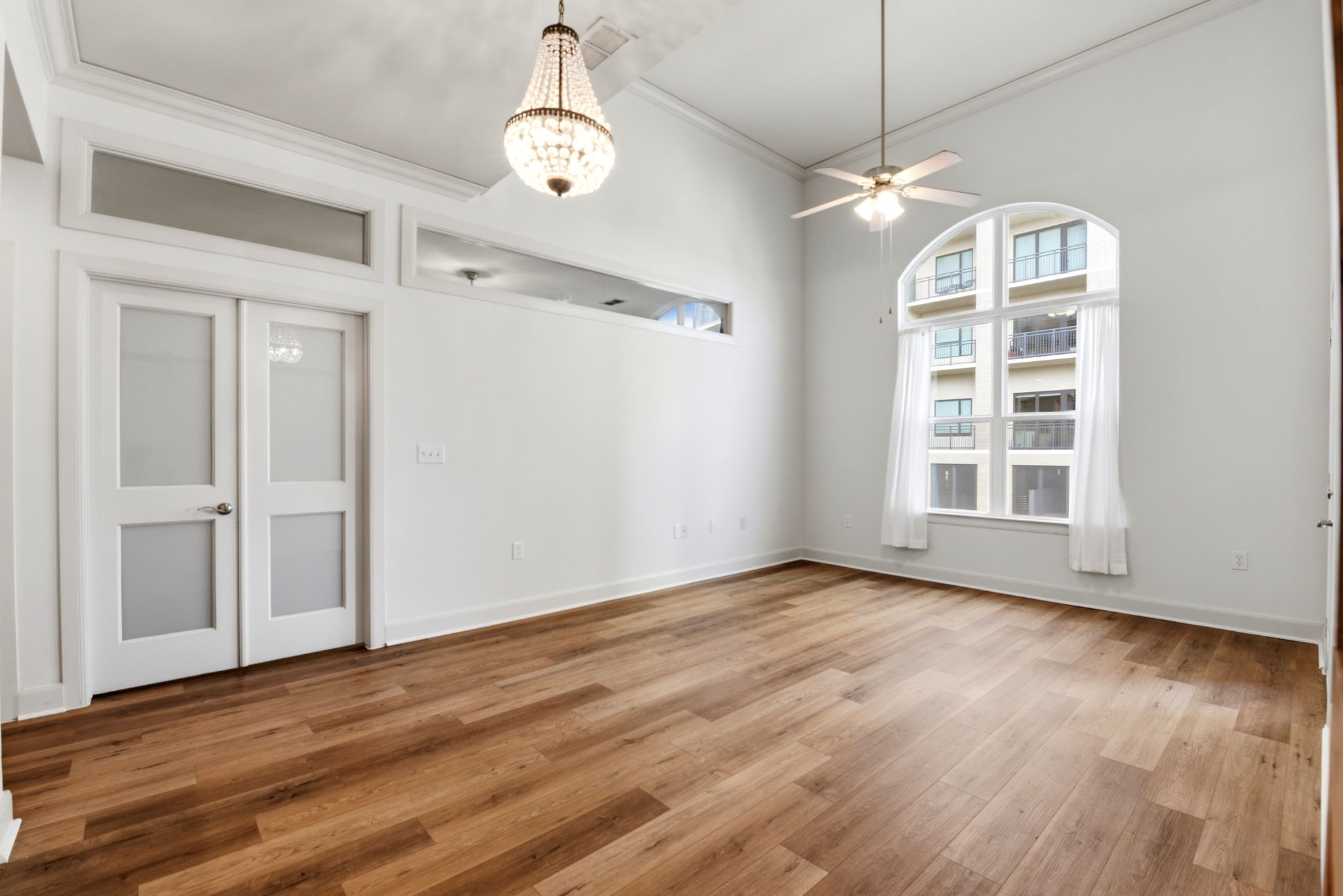 1010 Rosine Street, Unit 43 Houston, TX 77019 - Photo 22 of 48 a view of a livingroom with wooden floor