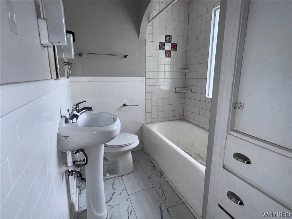 34 Sunset Street Buffalo, NY 14207 - Photo 11 of 12 Bathroom