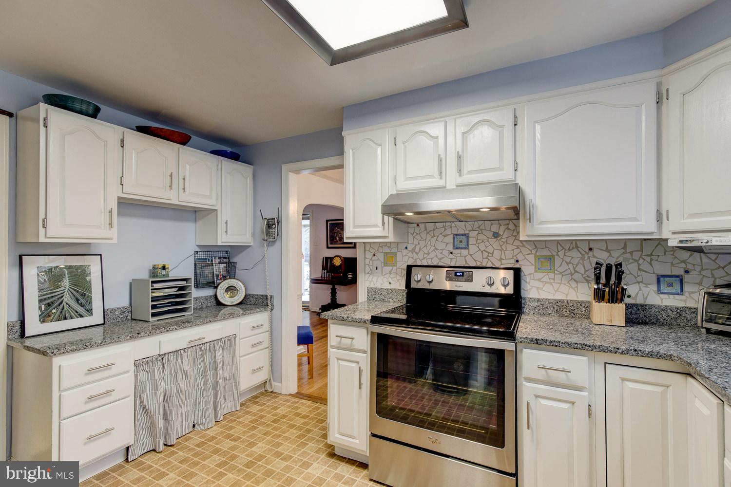 109 Blackthorn Road Wallingford, PA 19086 - Photo 14 of 34 Plenty of Cabinets and counter space!