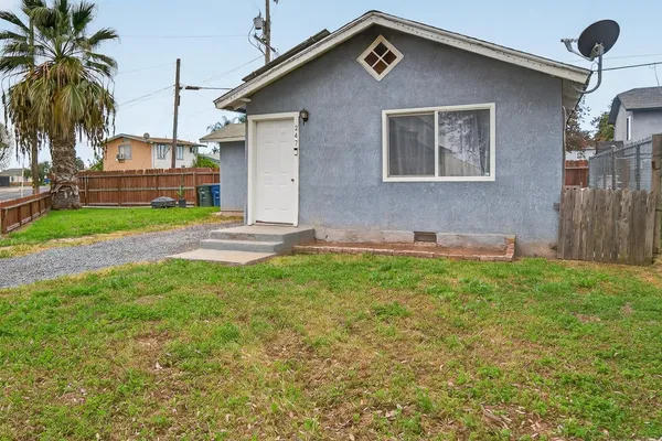 $254,000 | 247 South College, Dinuba, CA 93618