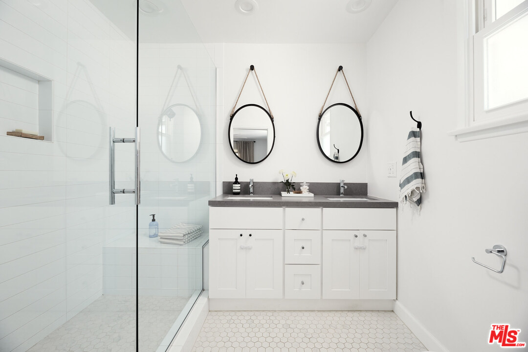 6265 Van Noord Avenue Van Nuys, CA 91401 - Photo 13 of 27