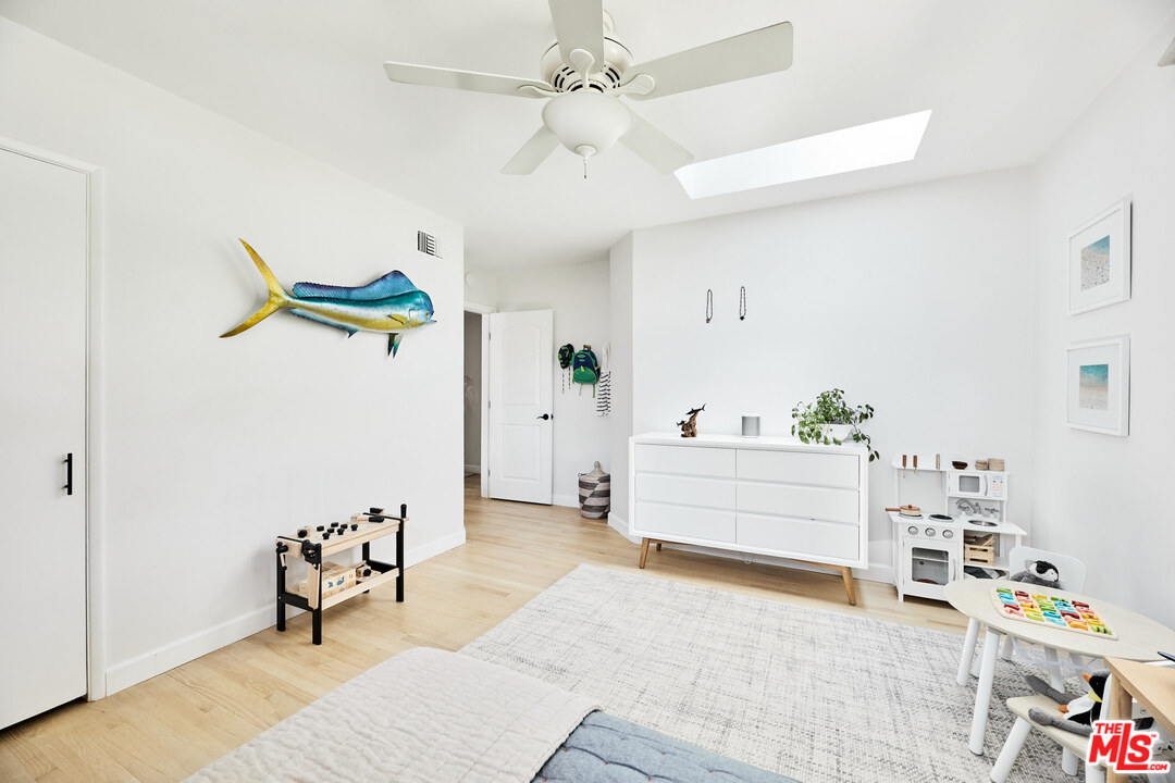 6265 Van Noord Avenue Van Nuys, CA 91401 - Photo 15 of 27