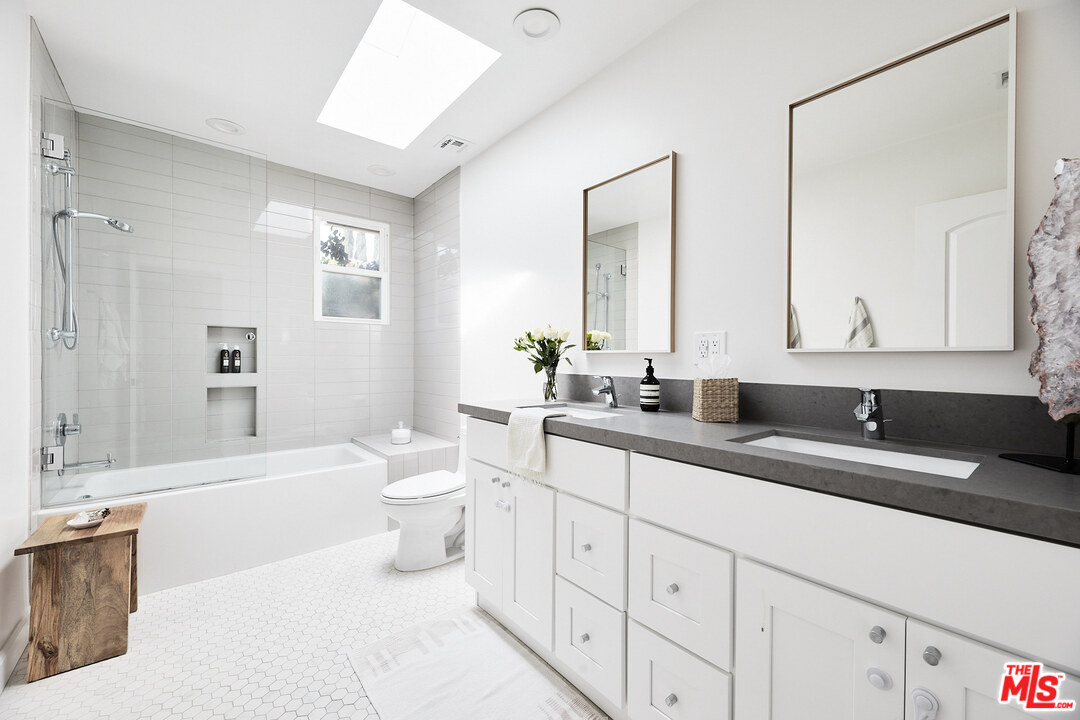 6265 Van Noord Avenue Van Nuys, CA 91401 - Photo 17 of 27